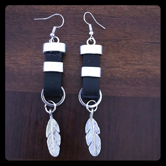 Earrings - Picture 1 of 1